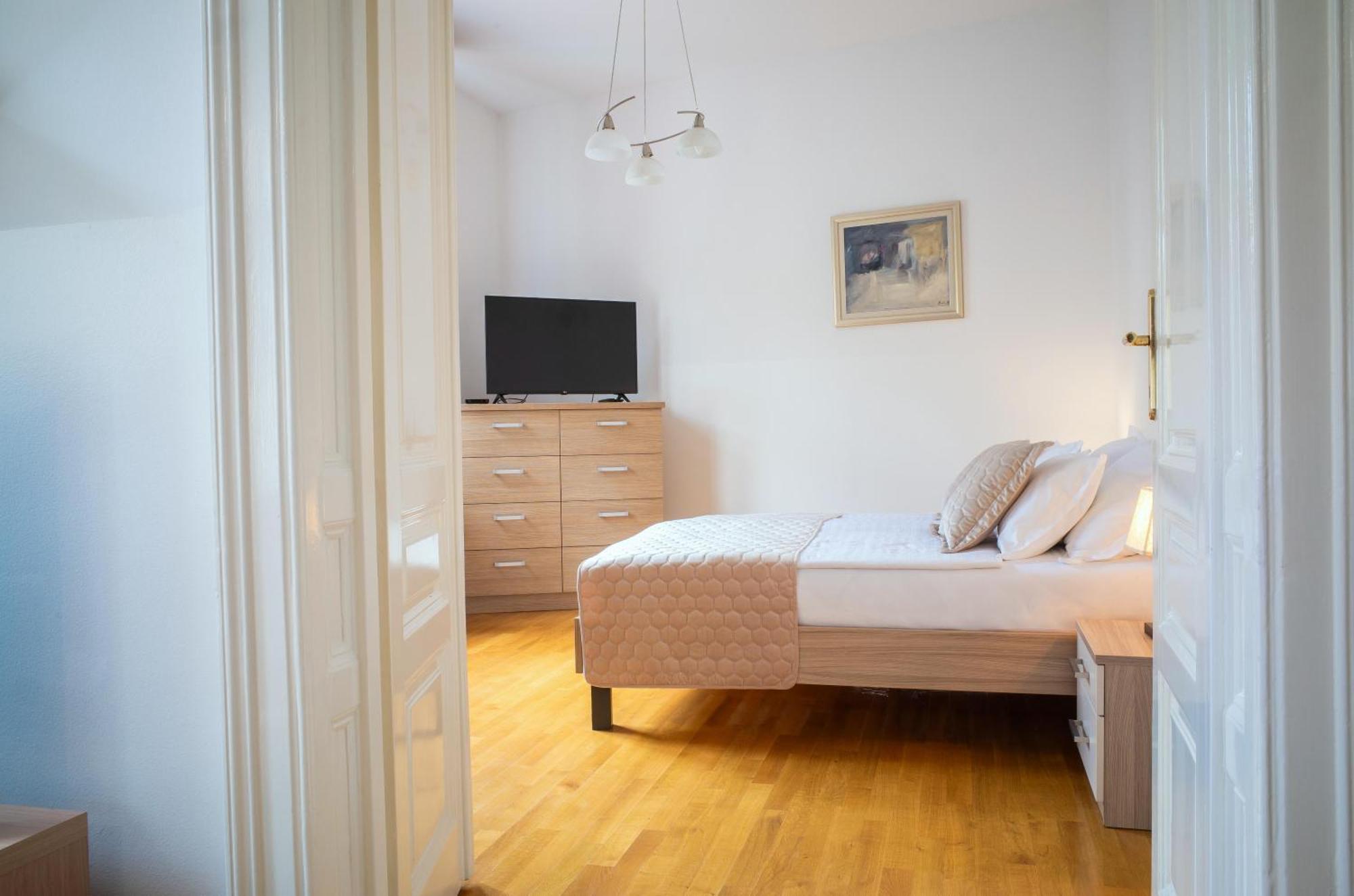 Apartment Korina - City Center Загреб Екстериор снимка